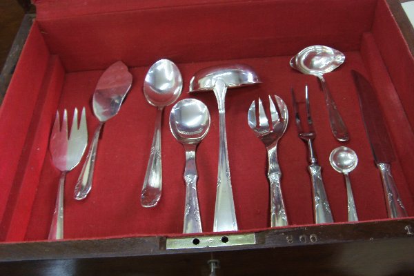 (A2027)Flatware Set for 12 people, consisting of 130 pieces